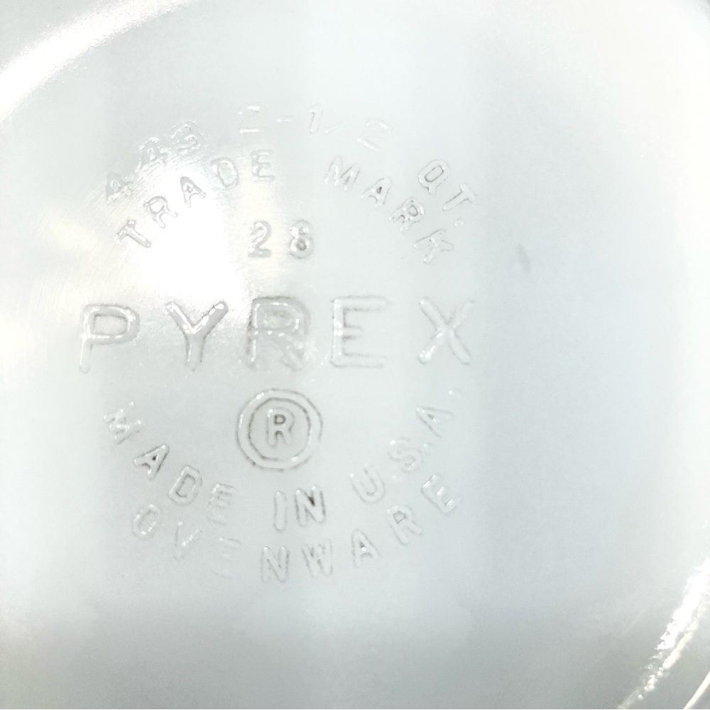 PYREX 443 Medallion Cinderella 2½ quart - Picture 10 of 10